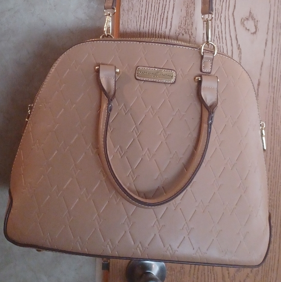 Adrienne vittadini tan color crossbody, shoulder bag. NWOT - Picture 2 of 9